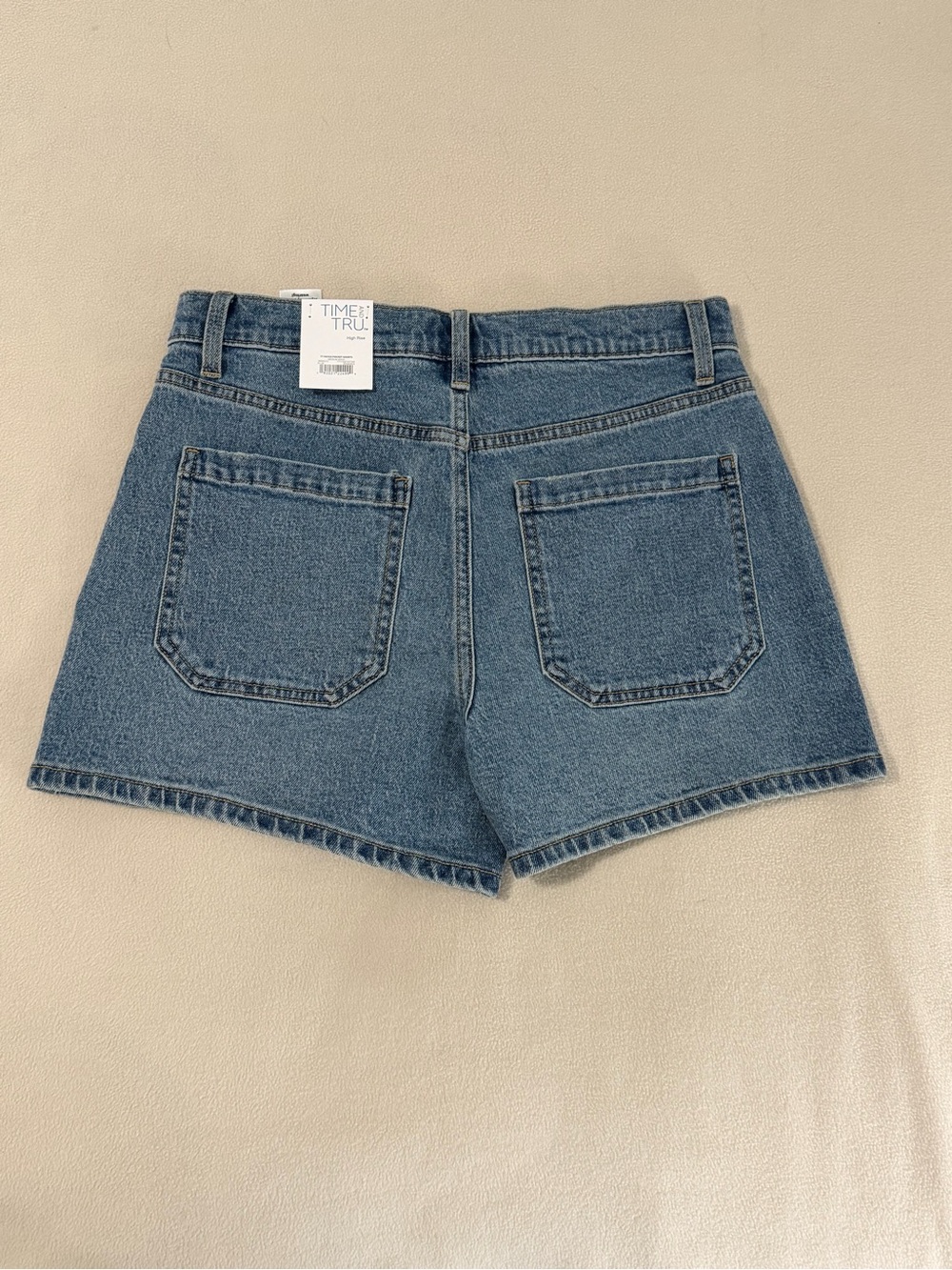 Time and Tru Women's High Rise Patch Pocket Denim Shorts, 4" Inseam Sz 6 NWT - Picture 9 of 11